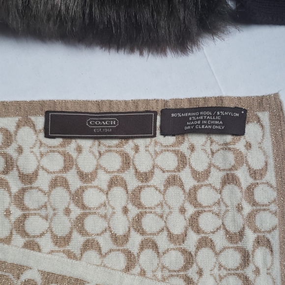 Women's Coach Scarf - Picture 2 of 5